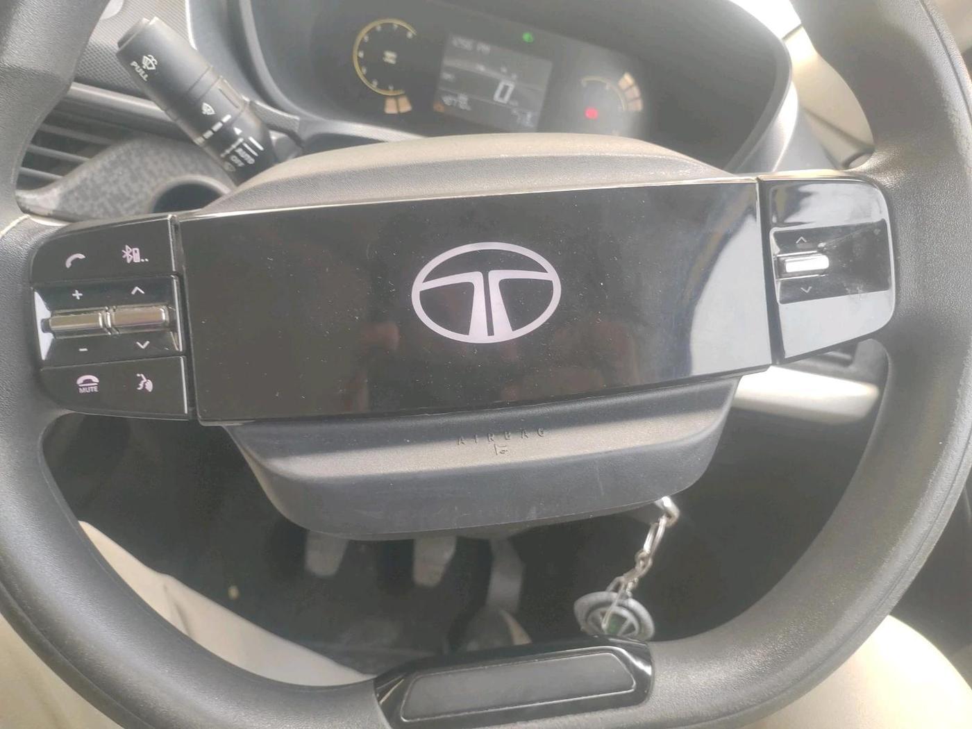 2023 Tata NEXON PURE SUNROOF 1.2 PETROL, Petrol, Manual, 40,770 km, interior