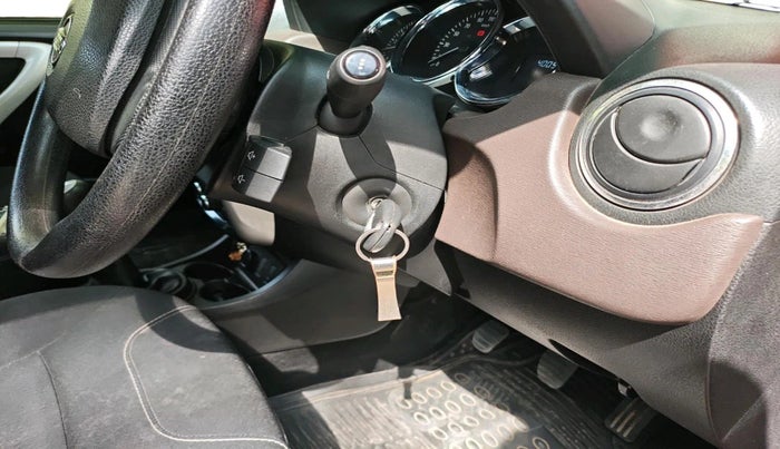 2017 Nissan Terrano XL (P), Petrol, Manual, 40,056 km, interior