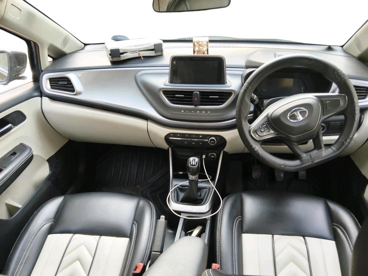 2023 Tata ALTROZ XZ CNG, CNG, Manual, 25,064 km, interior