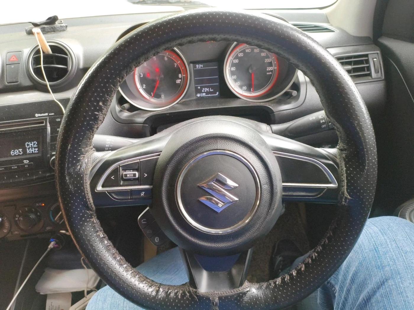 2019 Maruti Swift VXI, CNG, Manual, 99,983 km, interior