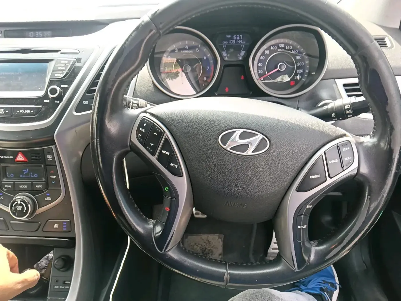 2015 Hyundai New Elantra 1.8 S VTVT, Petrol, Manual, 1,03,144 km, interior