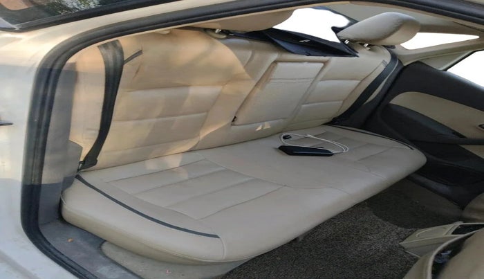 2011 Volkswagen Vento HIGHLINE 1.6 MPI, Petrol, Manual, 78,962 km, interior