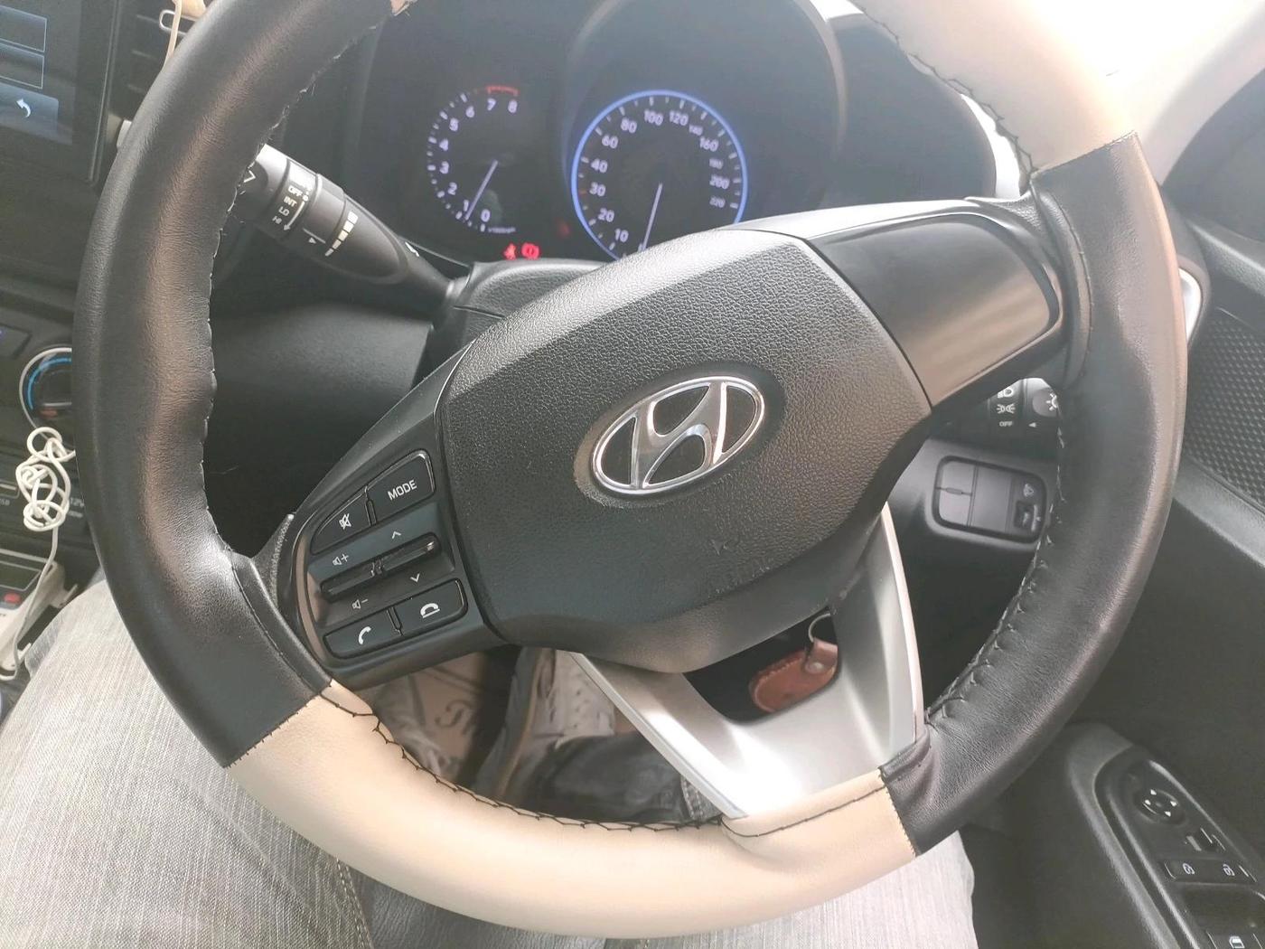 2020 Hyundai VENUE S 1.2, Petrol, Manual, 25,918 km, interior