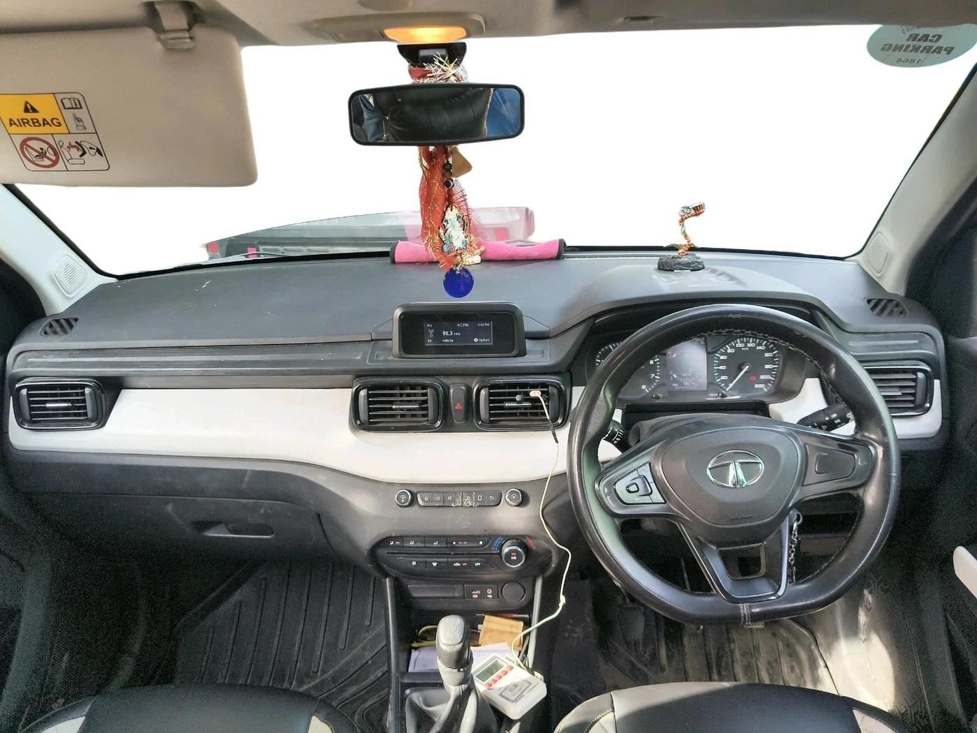 2022 Tata PUNCH PURE MT, CNG, Manual, 79,576 km, interior