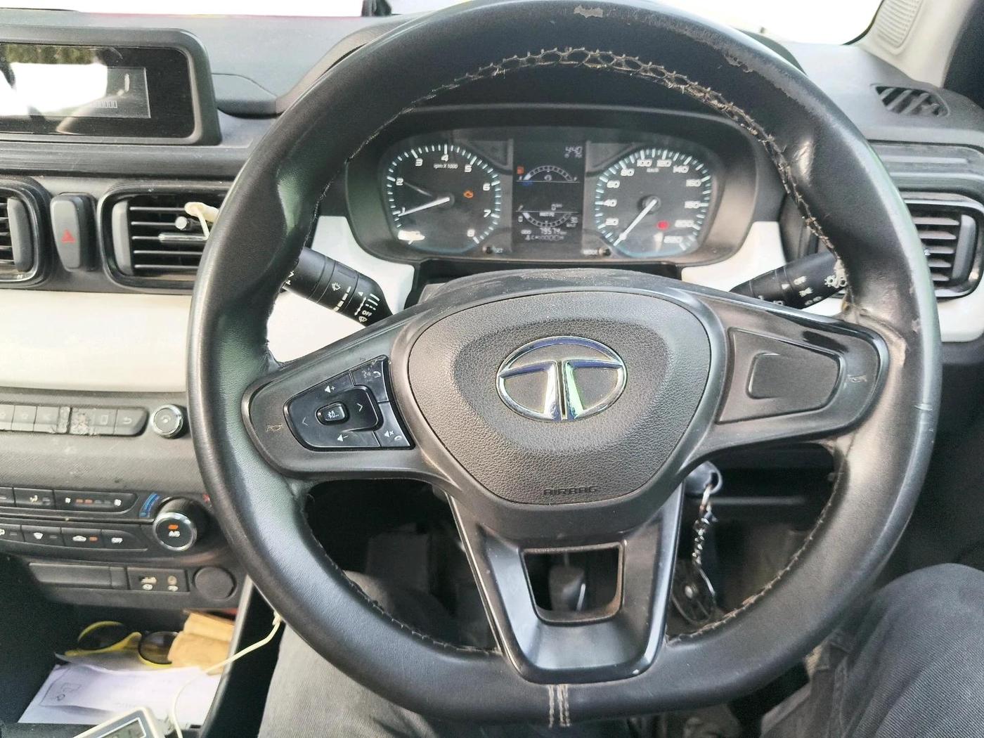 2022 Tata PUNCH PURE MT, CNG, Manual, 79,576 km, interior