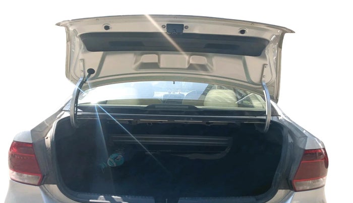 2011 Volkswagen Vento HIGHLINE 1.6 MPI, Petrol, Manual, 1,02,278 km, exterior