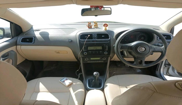 2011 Volkswagen Vento HIGHLINE 1.6 MPI, Petrol, Manual, 1,02,278 km, interior