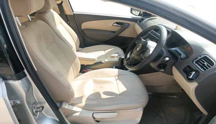 2011 Volkswagen Vento HIGHLINE 1.6 MPI, Petrol, Manual, 1,02,278 km, interior