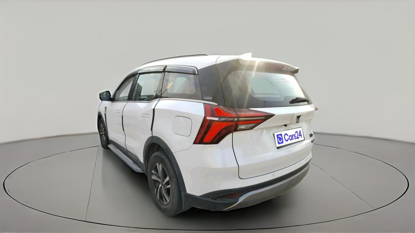 2022 Mahindra XUV700 AX 5 P MT 5 STR, Petrol, Manual, 81,747 km, exterior