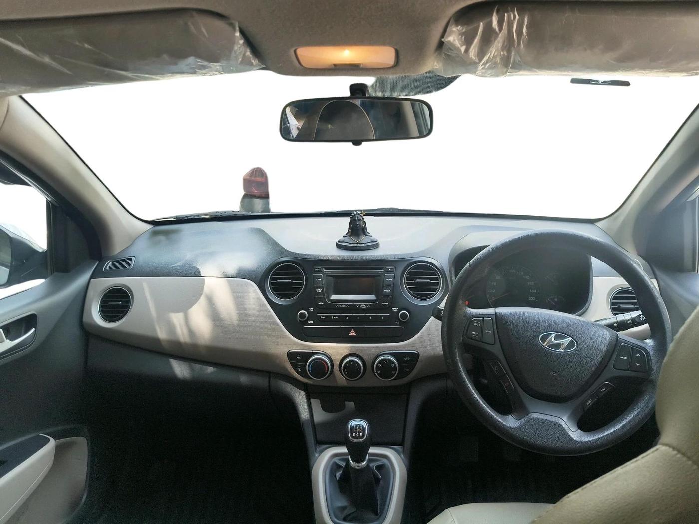 2015 Hyundai Xcent S 1.2, Petrol, Manual, 42,804 km, interior