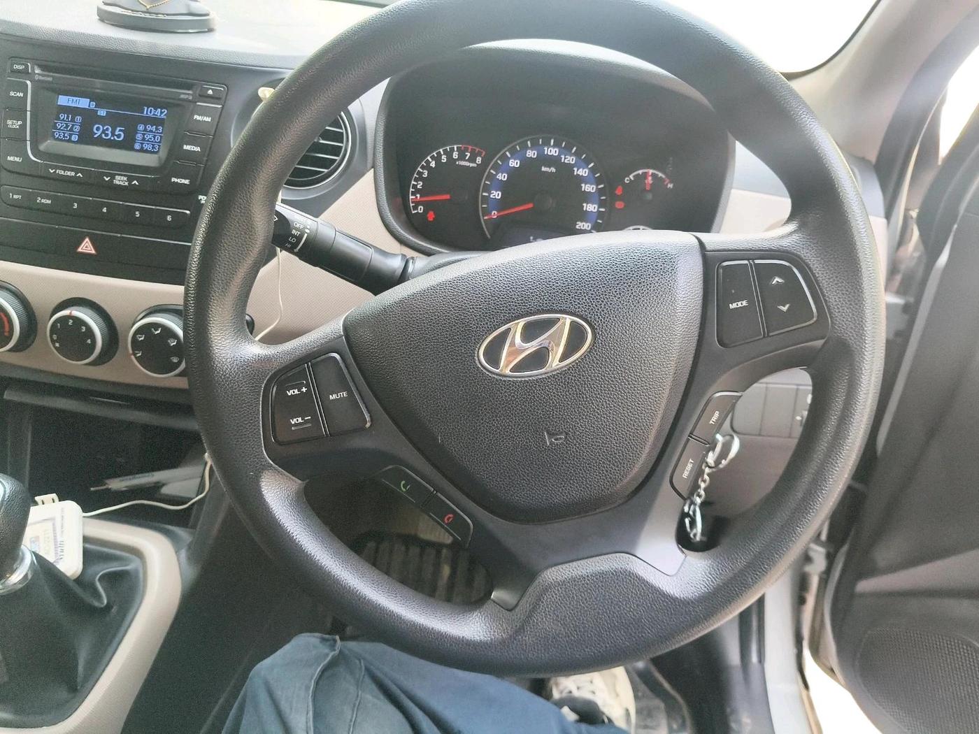 2015 Hyundai Xcent S 1.2, Petrol, Manual, 42,804 km, interior