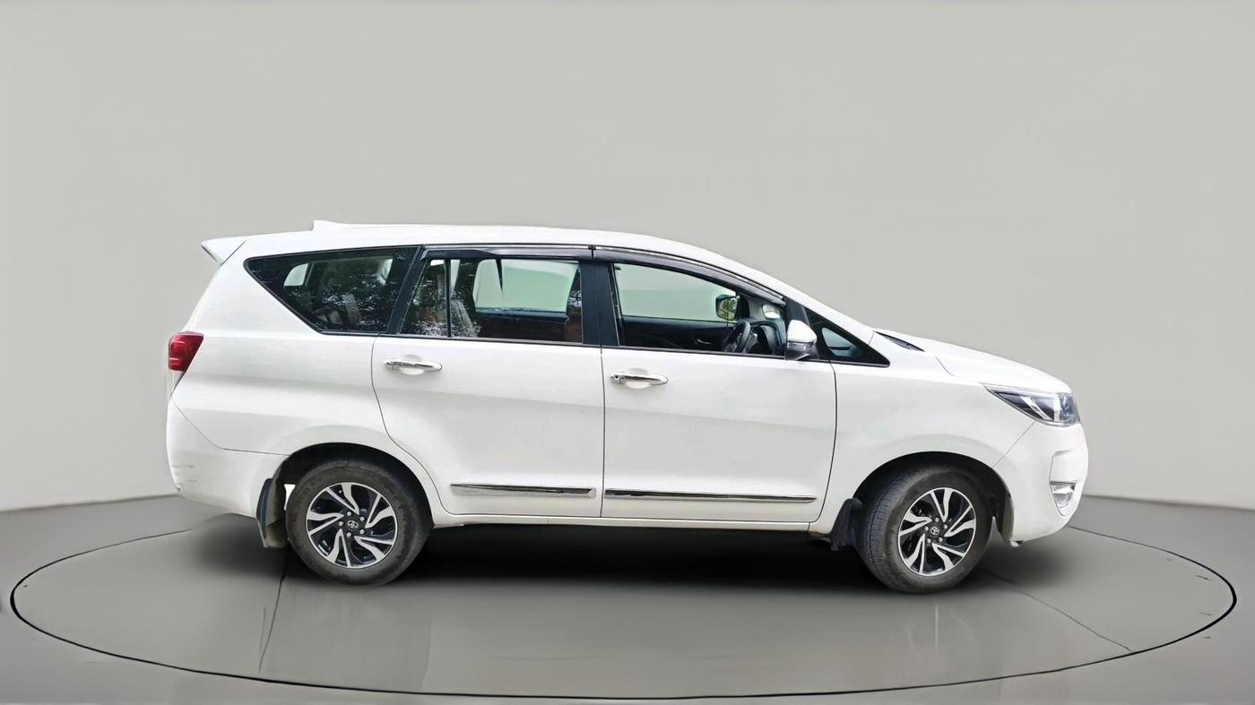 2024 Toyota Innova Crysta GX Plus 7 STR , Diesel, Manual, 27,181 km, exterior