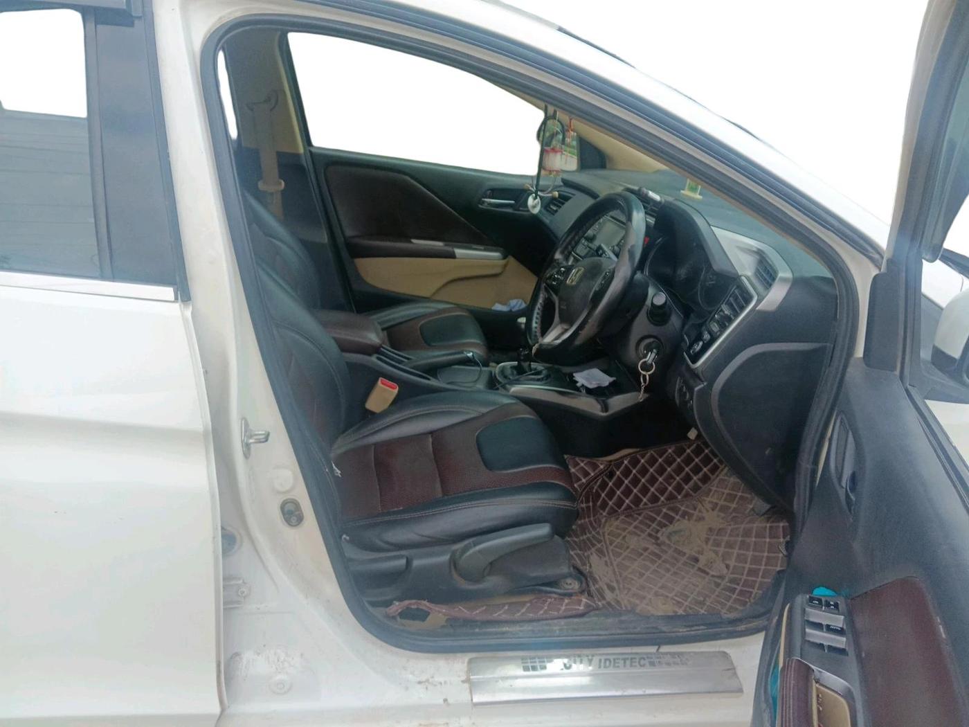 2014 Honda City 1.5L I-VTEC V MT, CNG, Manual, 1,54,826 km, interior