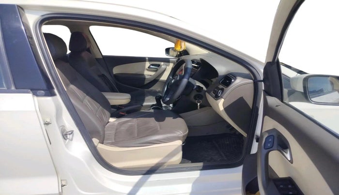 2012 Volkswagen Vento TRENDLINE 1.6, Petrol, Manual, 1,22,272 km, interior