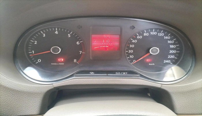 2012 Volkswagen Vento TRENDLINE 1.6, Petrol, Manual, 1,22,272 km, interior