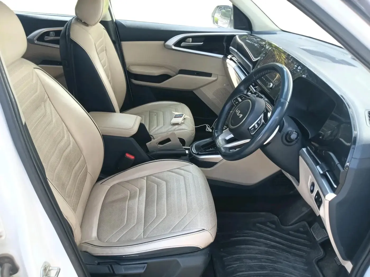 2022 KIA CARENS LUXURY PLUS 1.5 DIESEL AT 6 STR, Diesel, Automatic, 96,708 km, interior