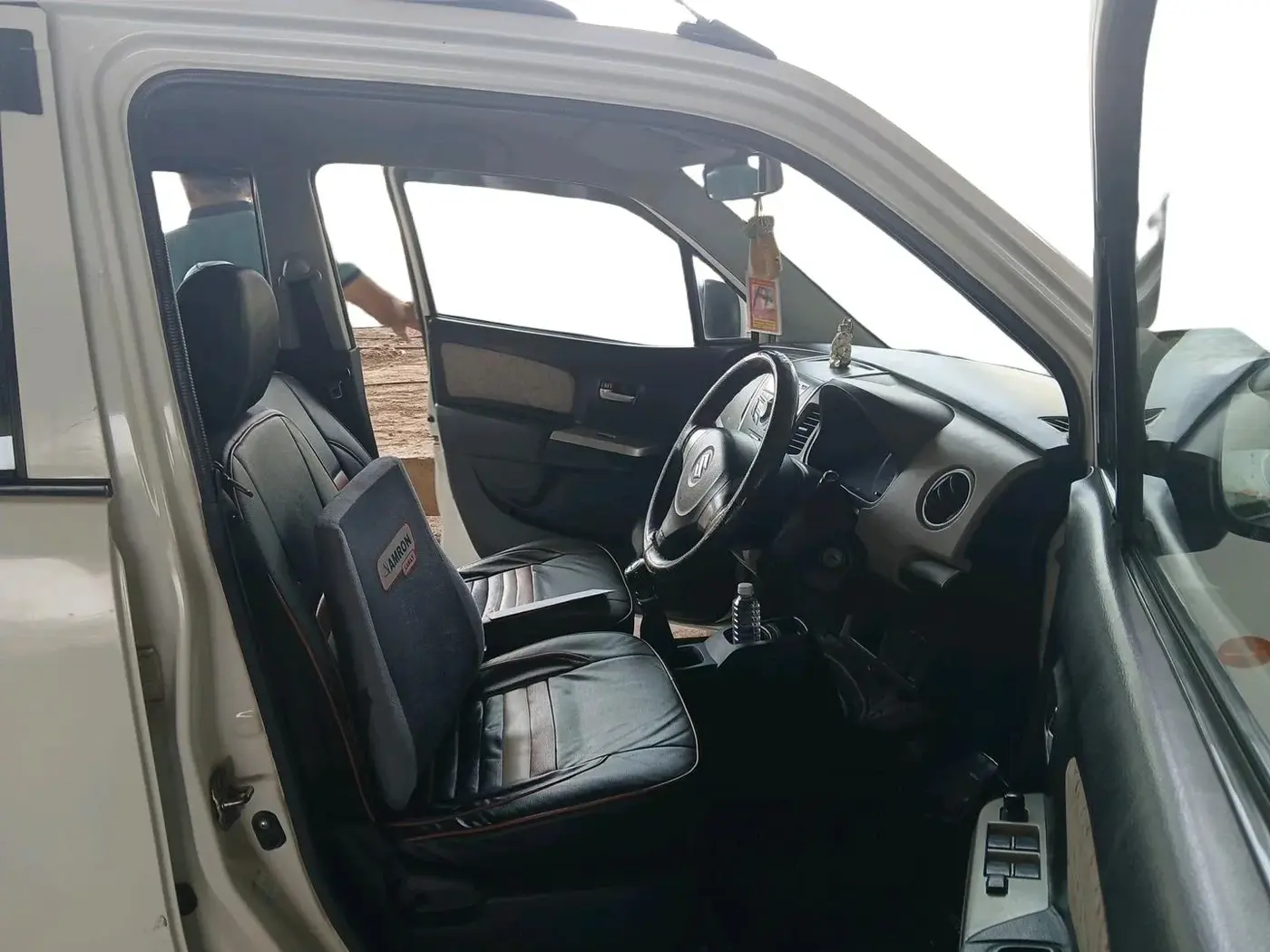 2015 Maruti Wagon R 1.0 VXI, Petrol, Manual, 1,00,617 km, interior
