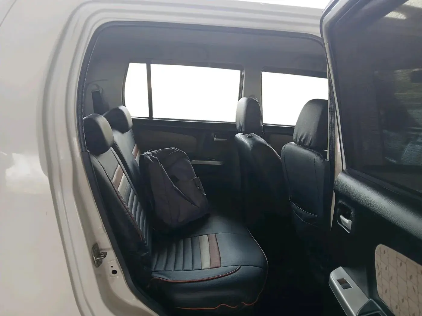2015 Maruti Wagon R 1.0 VXI, Petrol, Manual, 1,00,617 km, interior