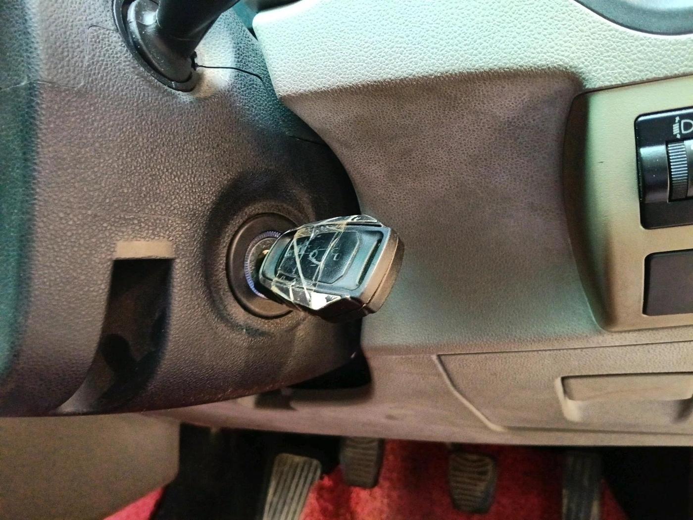 2016 Mahindra Kuv100 K8 5 STR, Petrol, Manual, 27,960 km, interior