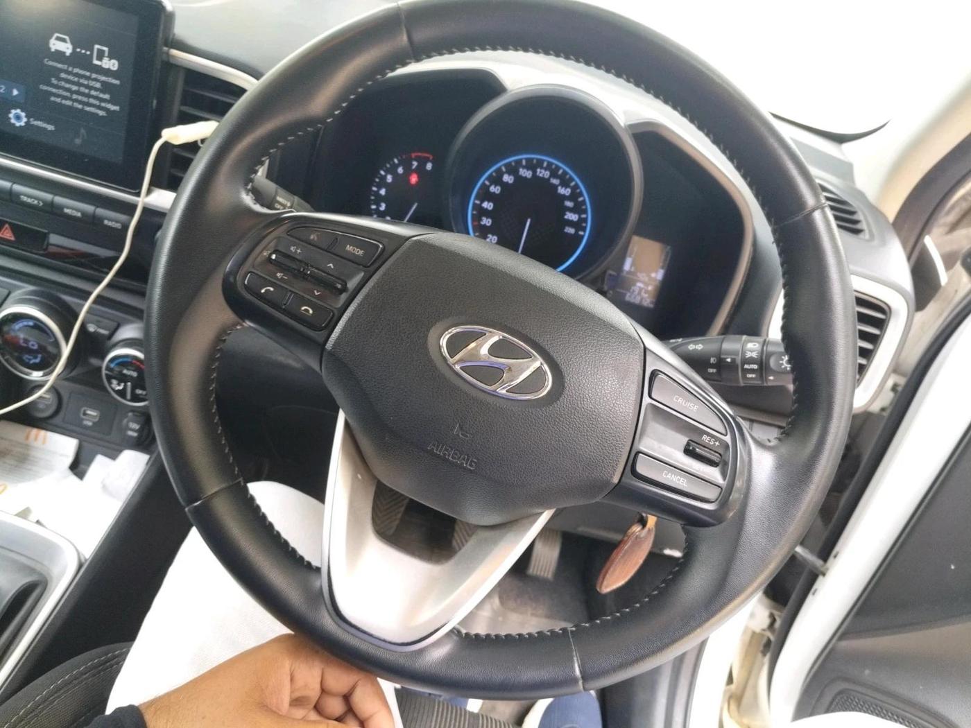 2021 Hyundai VENUE SX 1.0 TURBO, Petrol, Manual, 66,812 km, interior