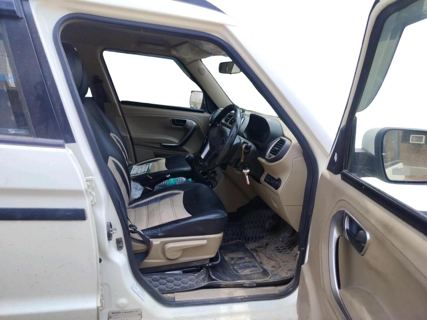 2023 Mahindra BOLERO NEO N10 R, Diesel, Manual, 1,10,507 km, interior