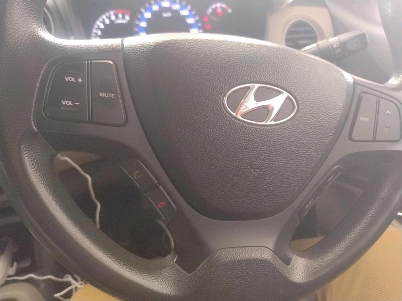 2014 Hyundai Xcent S 1.2, Petrol, Manual, 1,01,274 km, interior