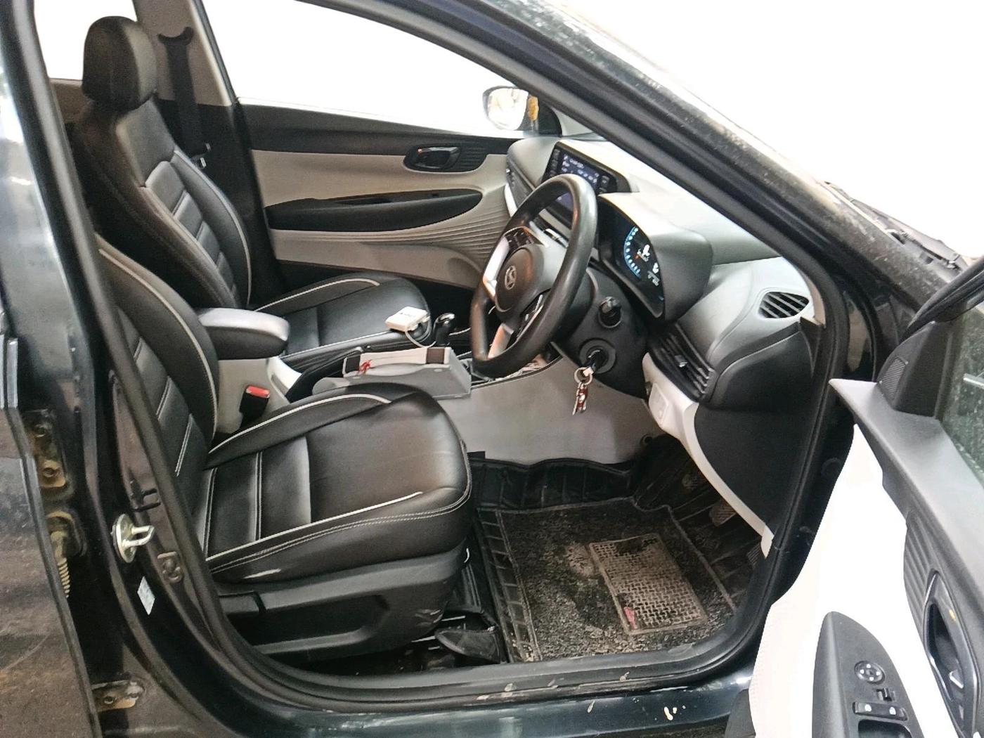 2023 Hyundai NEW I20 MAGNA 1.2 MT, CNG, Manual, 35,618 km, interior