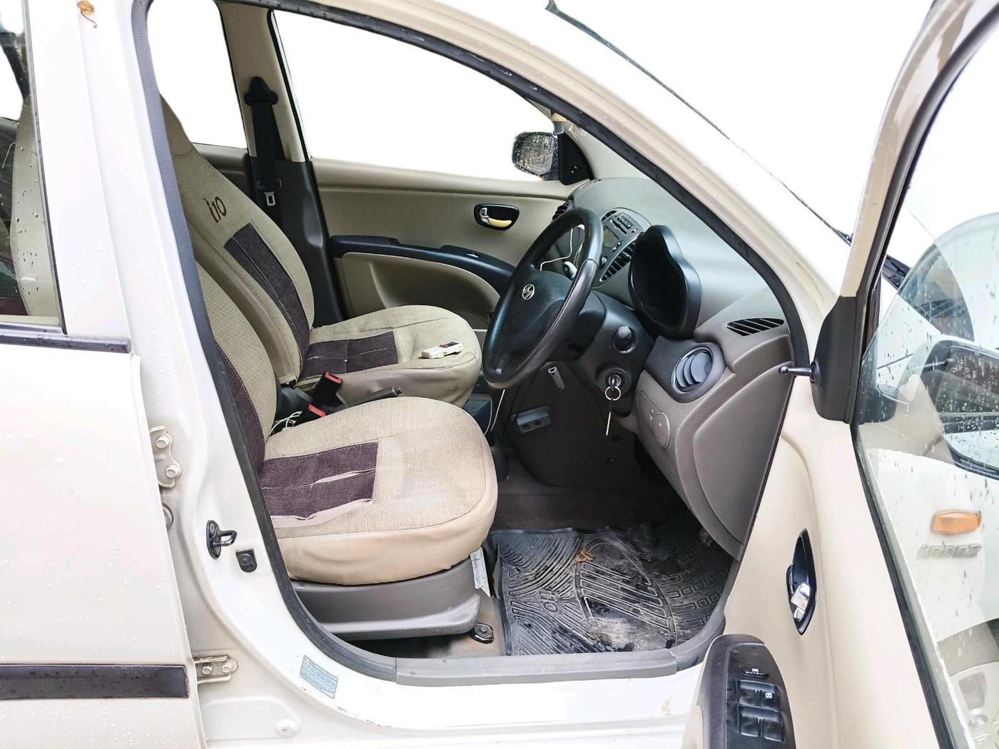 2014 Hyundai i10 SPORTZ 1.1, Petrol, Manual, 64,797 km, interior