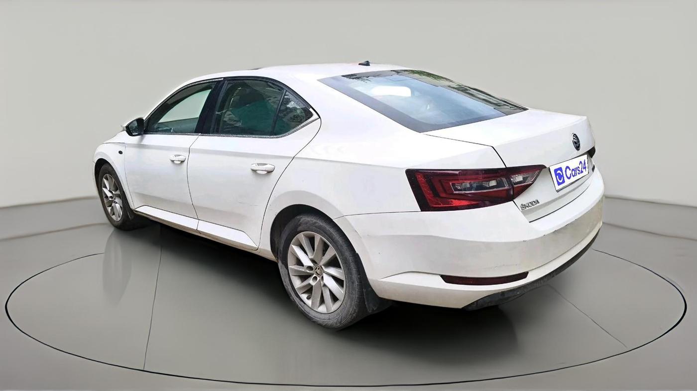2016 Skoda Superb L&K 2.0 TDI AT, Diesel, Automatic, 1,84,375 km, exterior