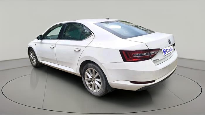 2016 Skoda Superb L&K 2.0 TDI AT, Diesel, Automatic, 1,84,375 km, exterior