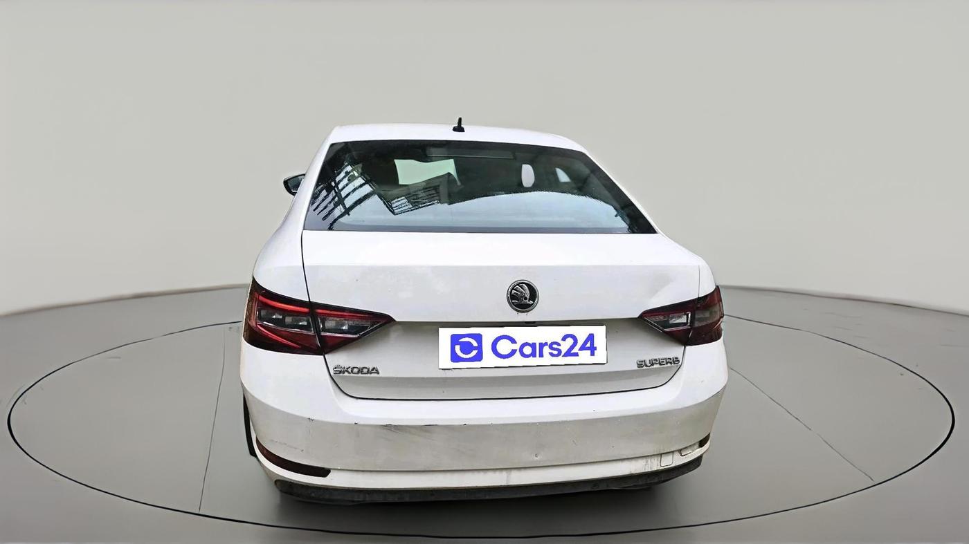 2016 Skoda Superb L&K 2.0 TDI AT, Diesel, Automatic, 1,84,375 km, exterior