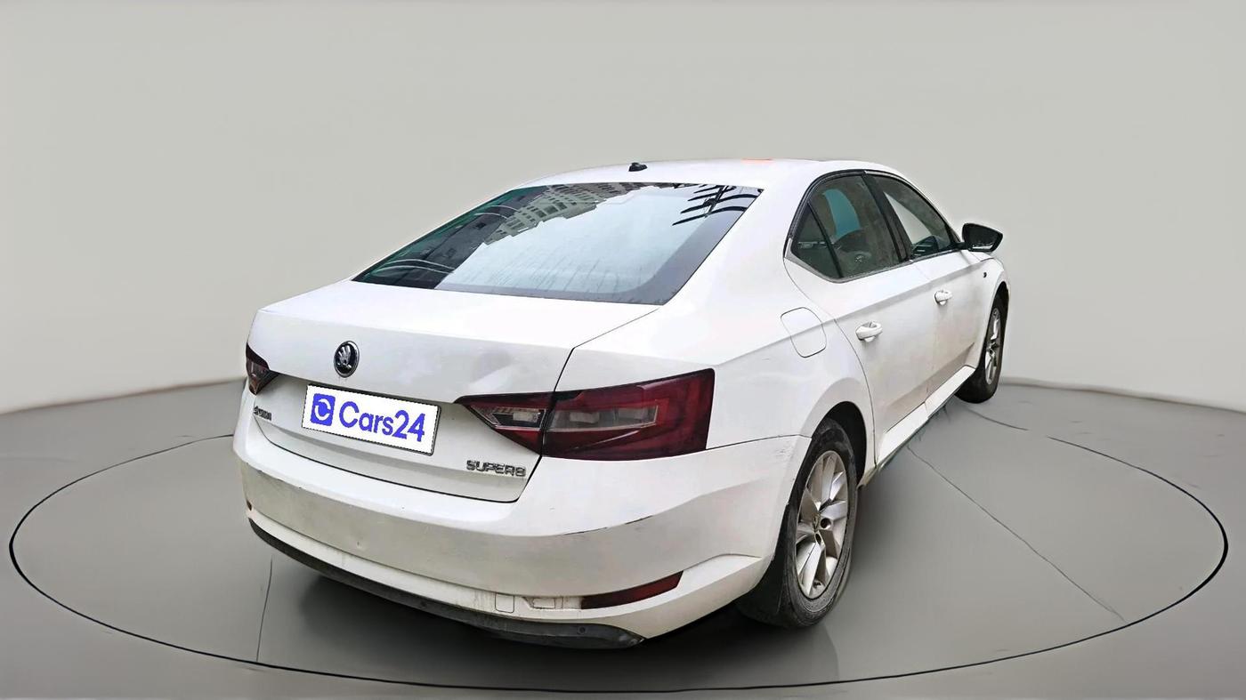 2016 Skoda Superb L&K 2.0 TDI AT, Diesel, Automatic, 1,84,375 km, exterior