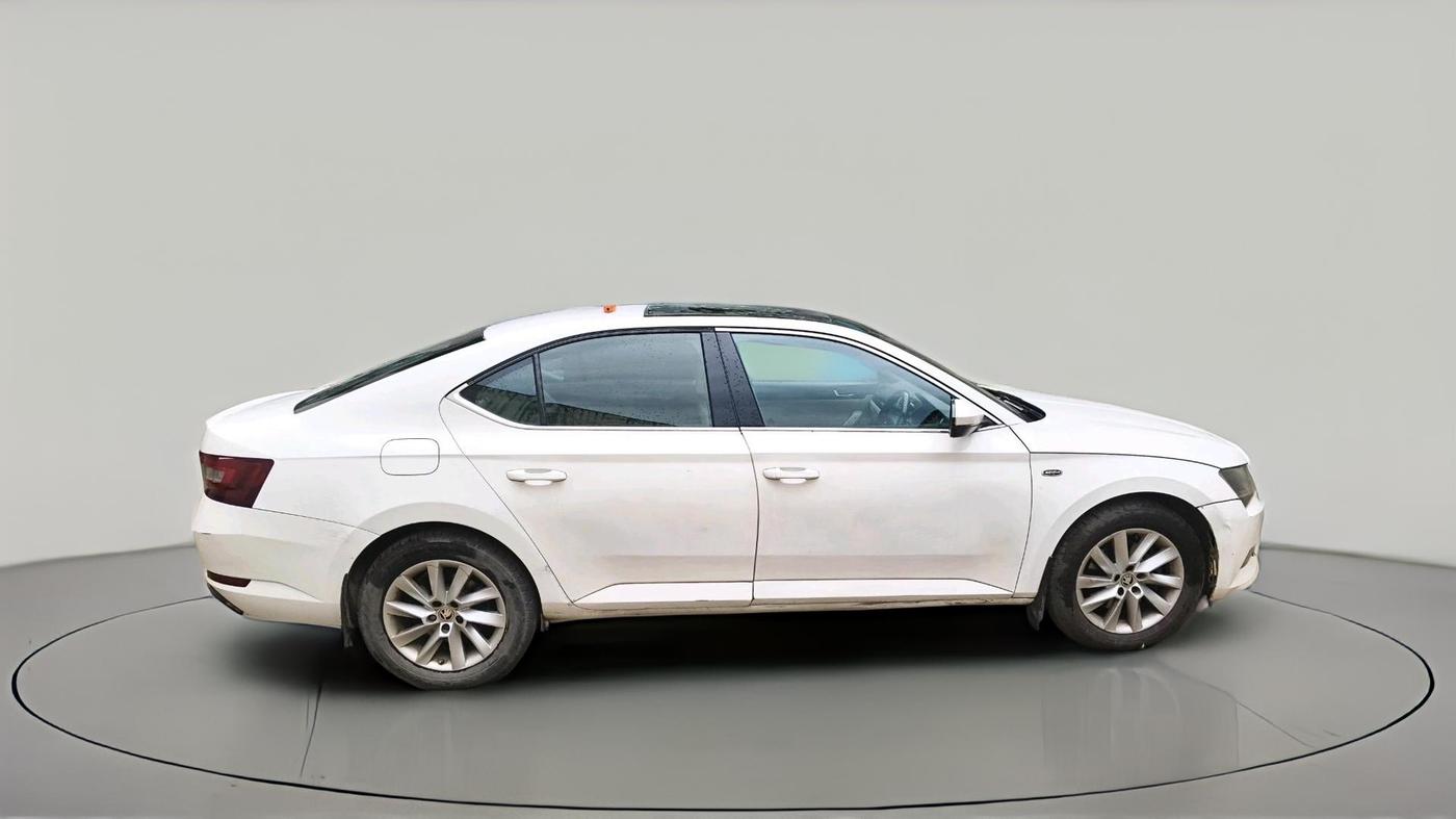 2016 Skoda Superb L&K 2.0 TDI AT, Diesel, Automatic, 1,84,375 km, exterior
