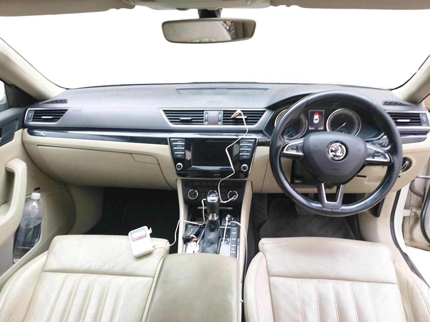 2016 Skoda Superb L&K 2.0 TDI AT, Diesel, Automatic, 1,84,375 km, interior