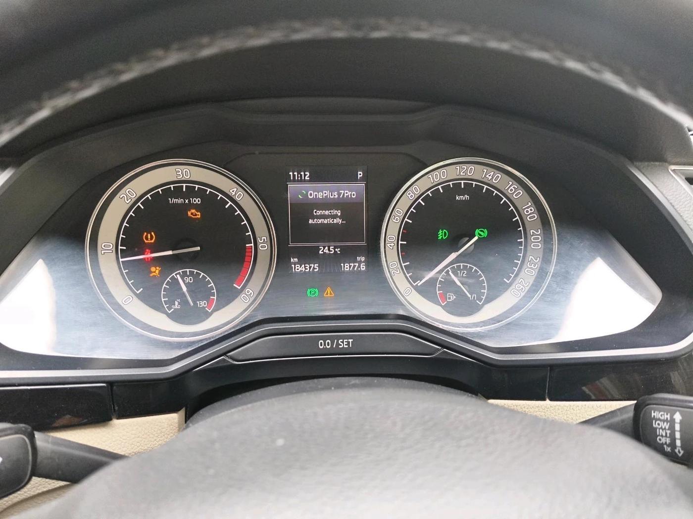 2016 Skoda Superb L&K 2.0 TDI AT, Diesel, Automatic, 1,84,375 km, interior