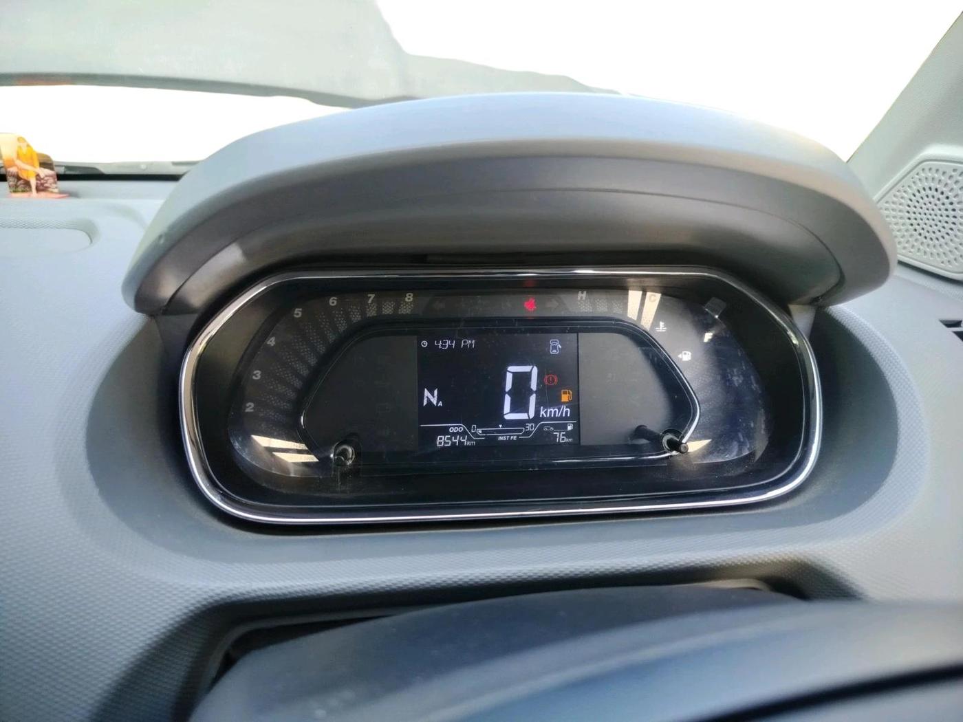 2025 Tata Tiago XTA PETROL, Petrol, Automatic, 8,544 km, interior
