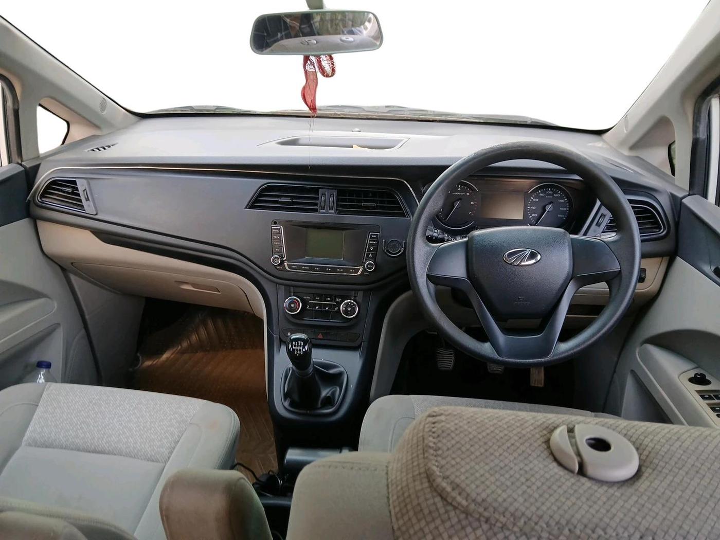 2018 Mahindra MARAZZO M4 7 STR, Diesel, Manual, 99,058 km, interior