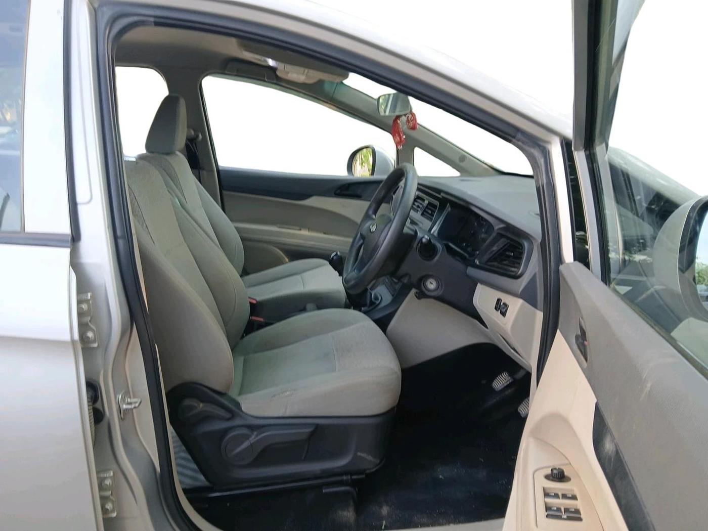 2018 Mahindra MARAZZO M4 7 STR, Diesel, Manual, 99,058 km, interior