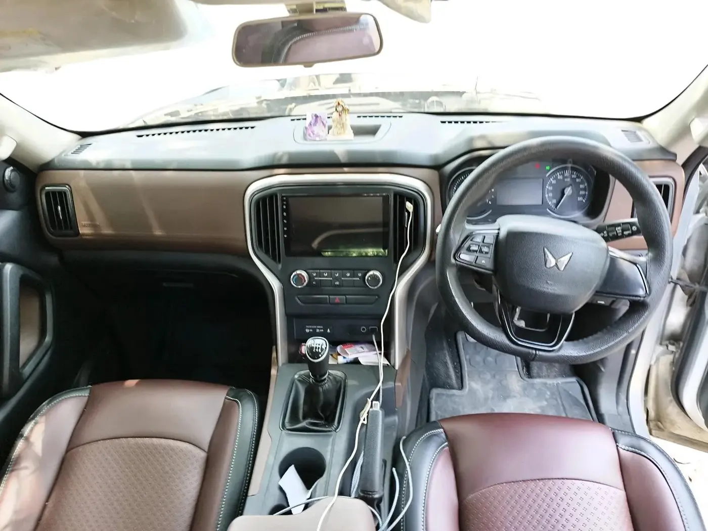 2023 Mahindra SCORPIO-N Z2 PETROL MT 7 STR, Petrol, Manual, 74,000 km, interior
