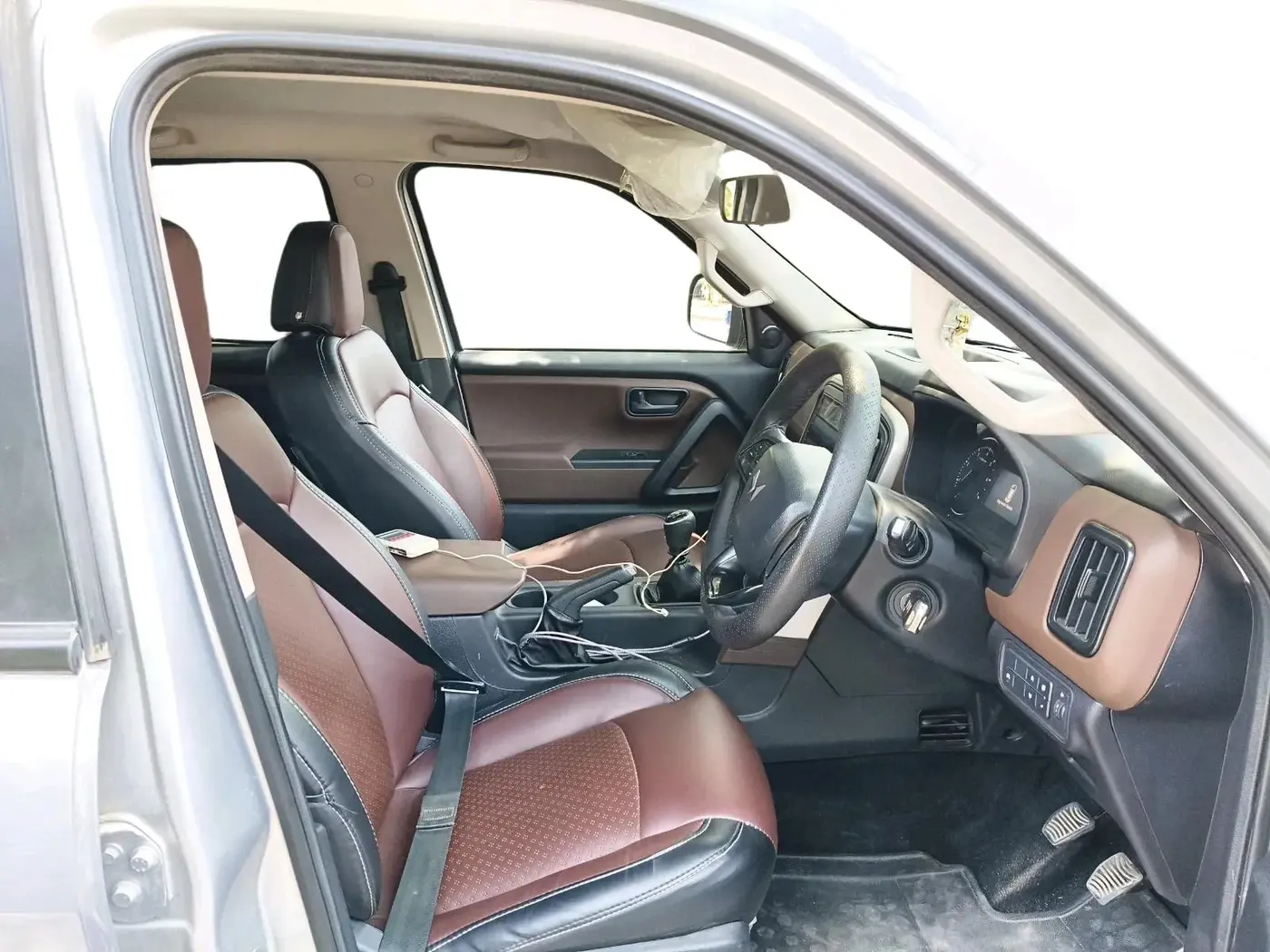 2023 Mahindra SCORPIO-N Z2 PETROL MT 7 STR, Petrol, Manual, 74,000 km, interior