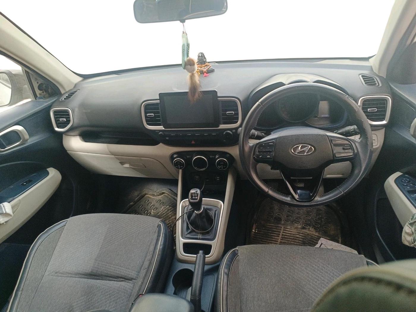 2019 Hyundai VENUE SX 1.0 TURBO DUAL TONE, CNG, Manual, 60,332 km, interior