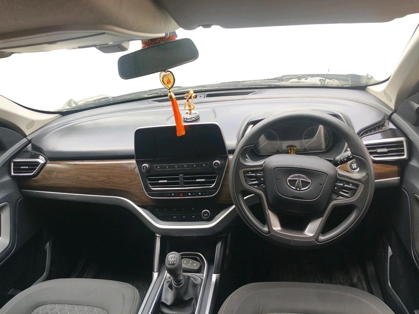 2020 Tata Harrier XT 2.0L KRYOTEC, Diesel, Manual, 76,523 km, interior