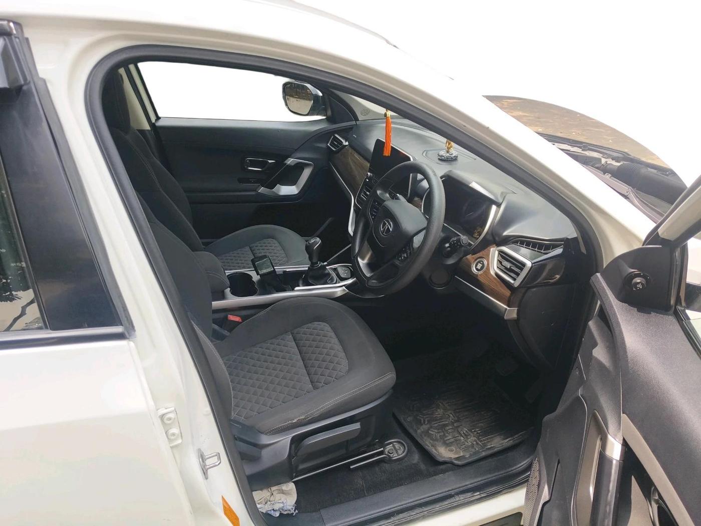 2020 Tata Harrier XT 2.0L KRYOTEC, Diesel, Manual, 76,523 km, interior