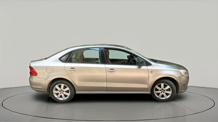 2014 Skoda Rapid AMBITION 1.6 MPI MT, CNG, Manual, 53,942 km, exterior