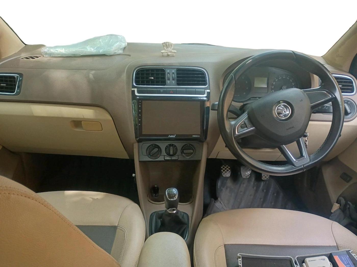 2014 Skoda Rapid AMBITION 1.6 MPI MT, CNG, Manual, 53,942 km, interior