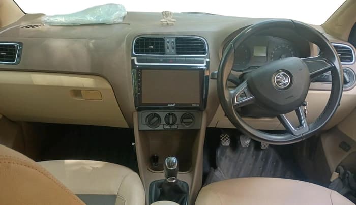2014 Skoda Rapid AMBITION 1.6 MPI MT, CNG, Manual, 53,942 km, interior