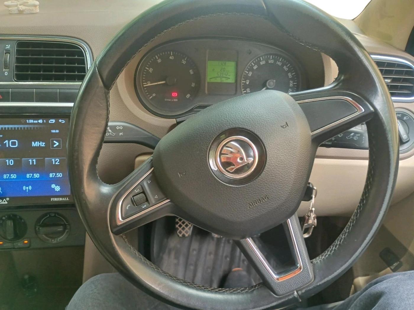 2014 Skoda Rapid AMBITION 1.6 MPI MT, CNG, Manual, 53,942 km, interior