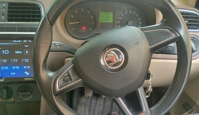 2014 Skoda Rapid AMBITION 1.6 MPI MT, CNG, Manual, 53,942 km, interior