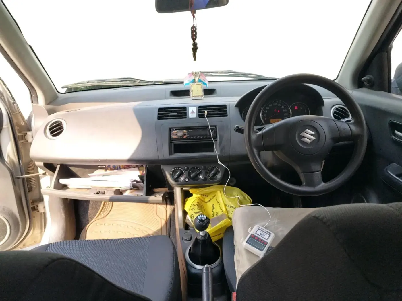 2011 Maruti Swift VXI, Petrol, Manual, 1,11,000 km, interior