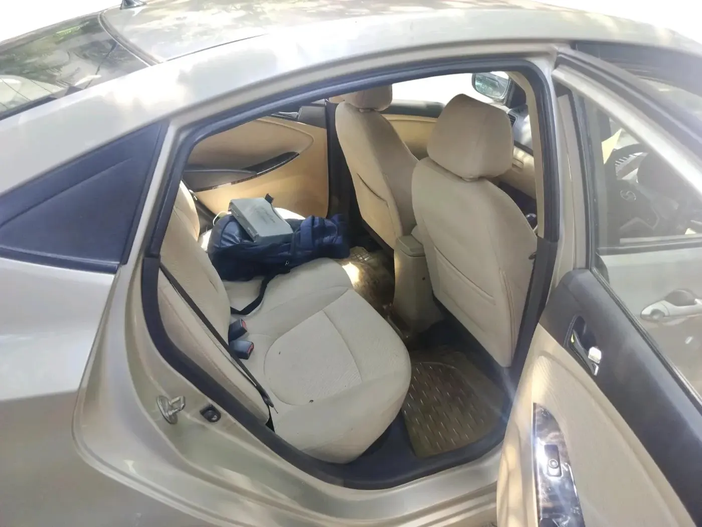 2012 Hyundai Verna FLUIDIC 1.6 VTVT, Petrol, Manual, 1,01,748 km, interior